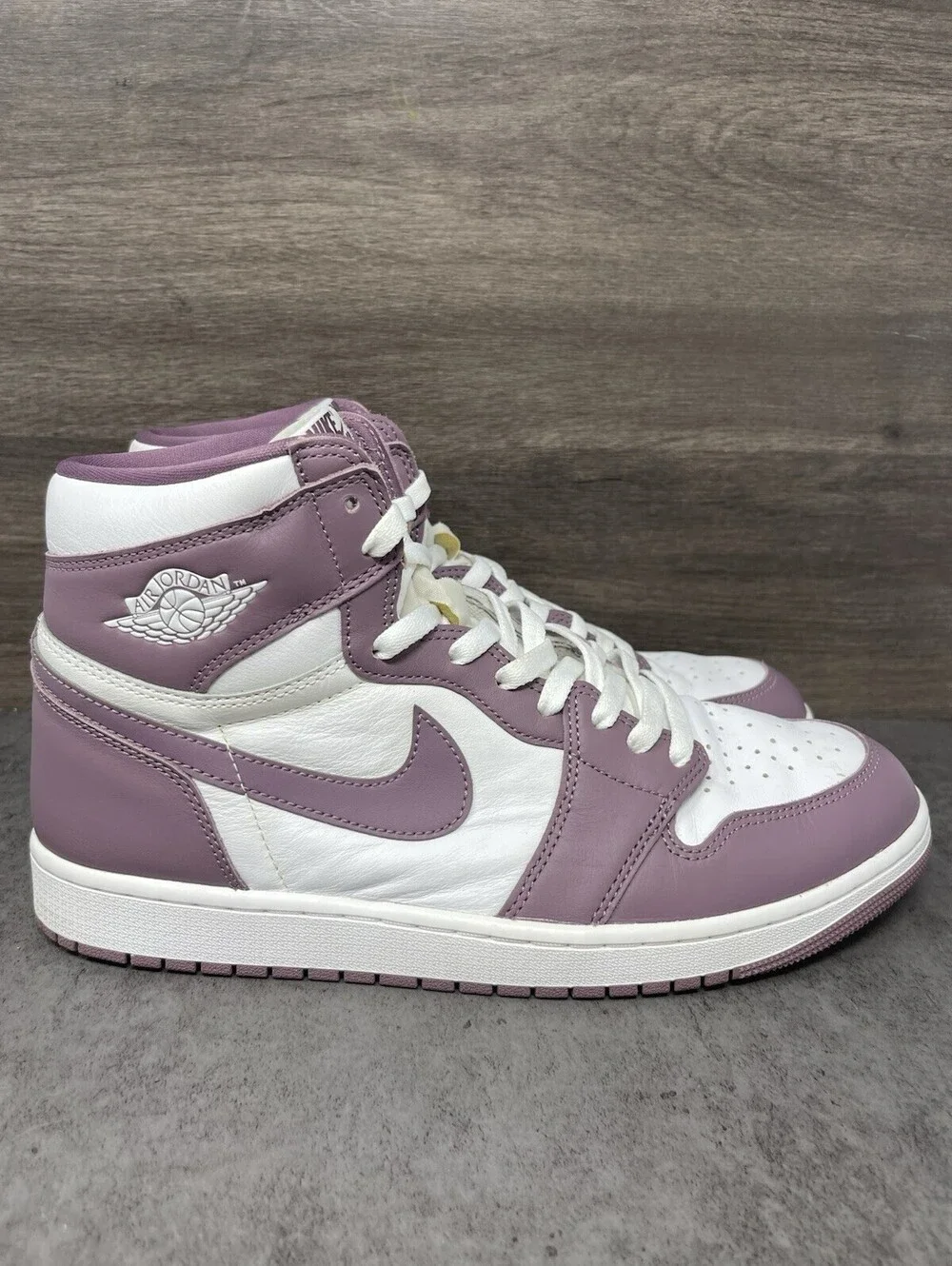 Air Jordan 1 Retro High OG Mauve Size 12 Mens DZ5485-105 White Purple Leather